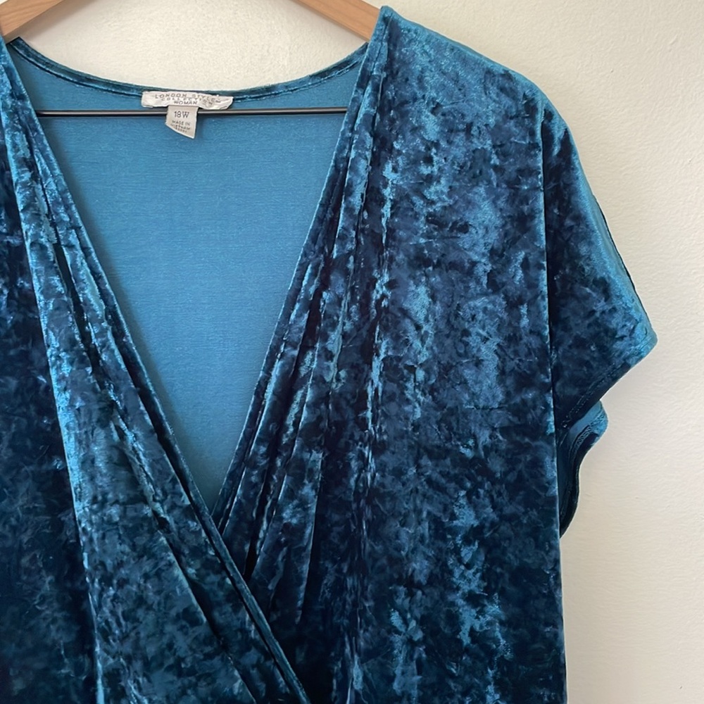 London Time | Crushed Velvet 18W Faux Wrap Tulip Skirt Short Sleeve Mini Dress - Picture 3 of 10